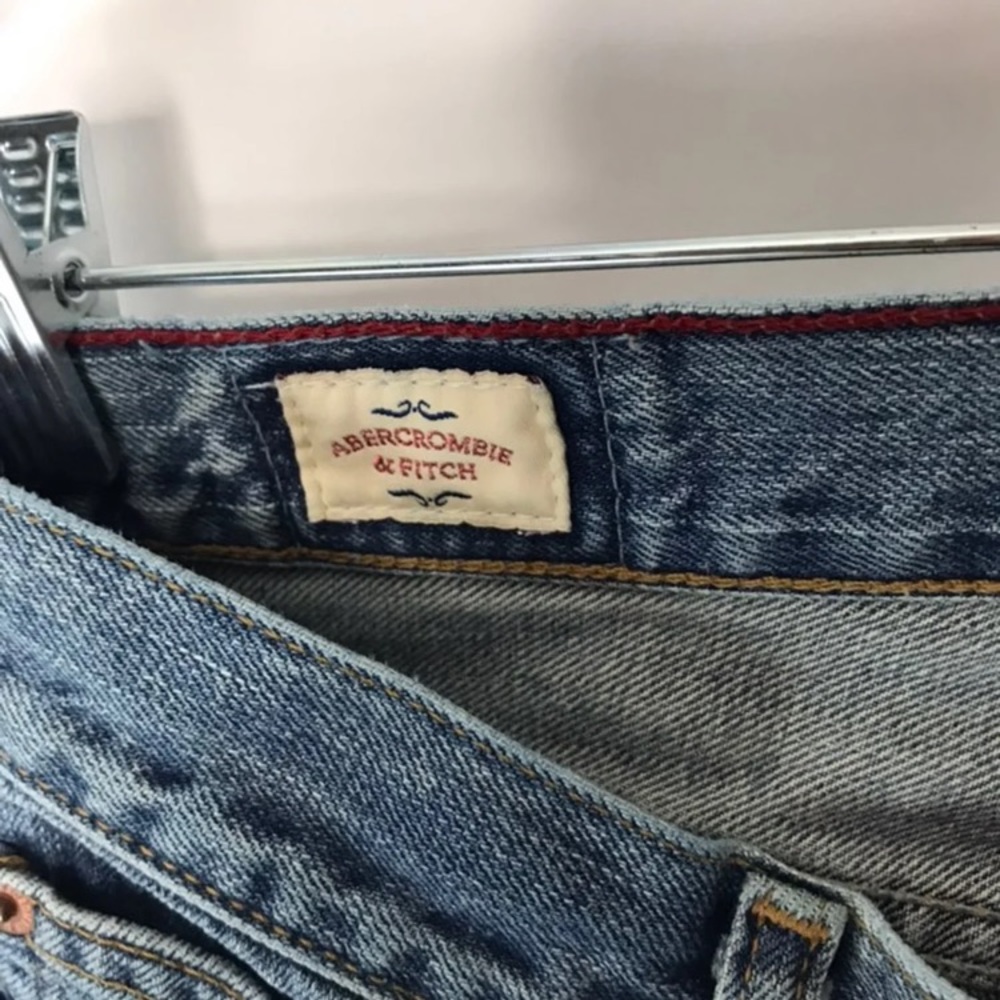 Abercrombie & Fitch - Picture 5 of 5